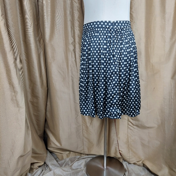 SOLD🚫🚫🚫J.crew Navy blue polka-dot skirt - Picture 3 of 9